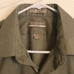 16-1/2 x 36/37 Van Heusen Wrinkle Free Dress Shirt